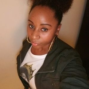 Meet your Posher, Monique